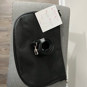 Thirty One black purse with strap and THREE interchangeable flaps